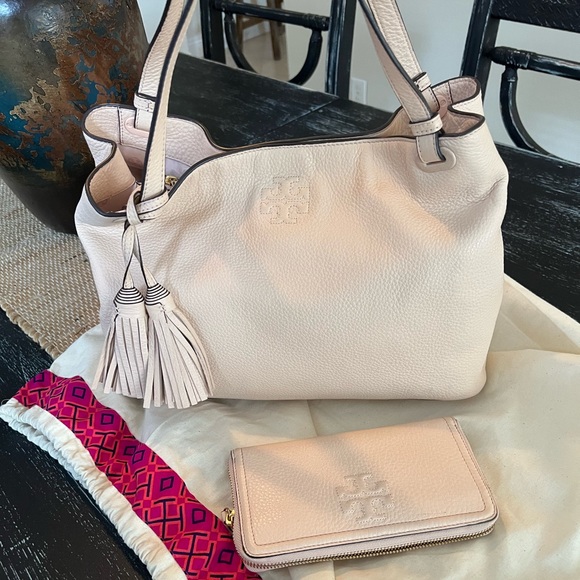 Authentic Tory Burch Thea Center Zip Tote w/ matching Tory Burch wallet. - Picture 3 of 14